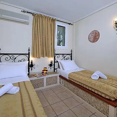 Hotel Paris Village 3*